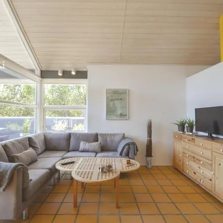 Three Bedroom Holiday In Hébergement de vacances *